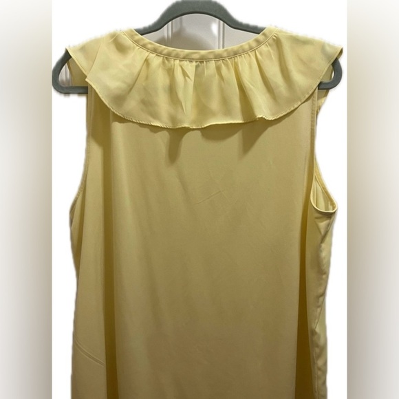 Ann Taylor Women’s Large Light Yellow Ruffle V-Neck Mixed Media Shell - Picture 3 of 3
